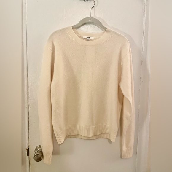 Uniqlo Women’s Premium Lambswool Crew Neck Sweater in XS - Picture 2 of 5